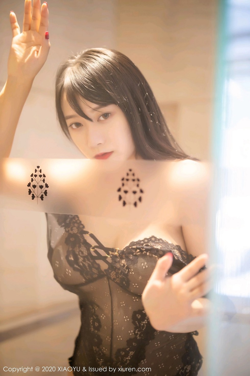 [XiaoYu画语界]Vol.404_嫩模何嘉颖私房浴室黑色缕空情趣内衣半脱露豪乳诱惑写真68P
