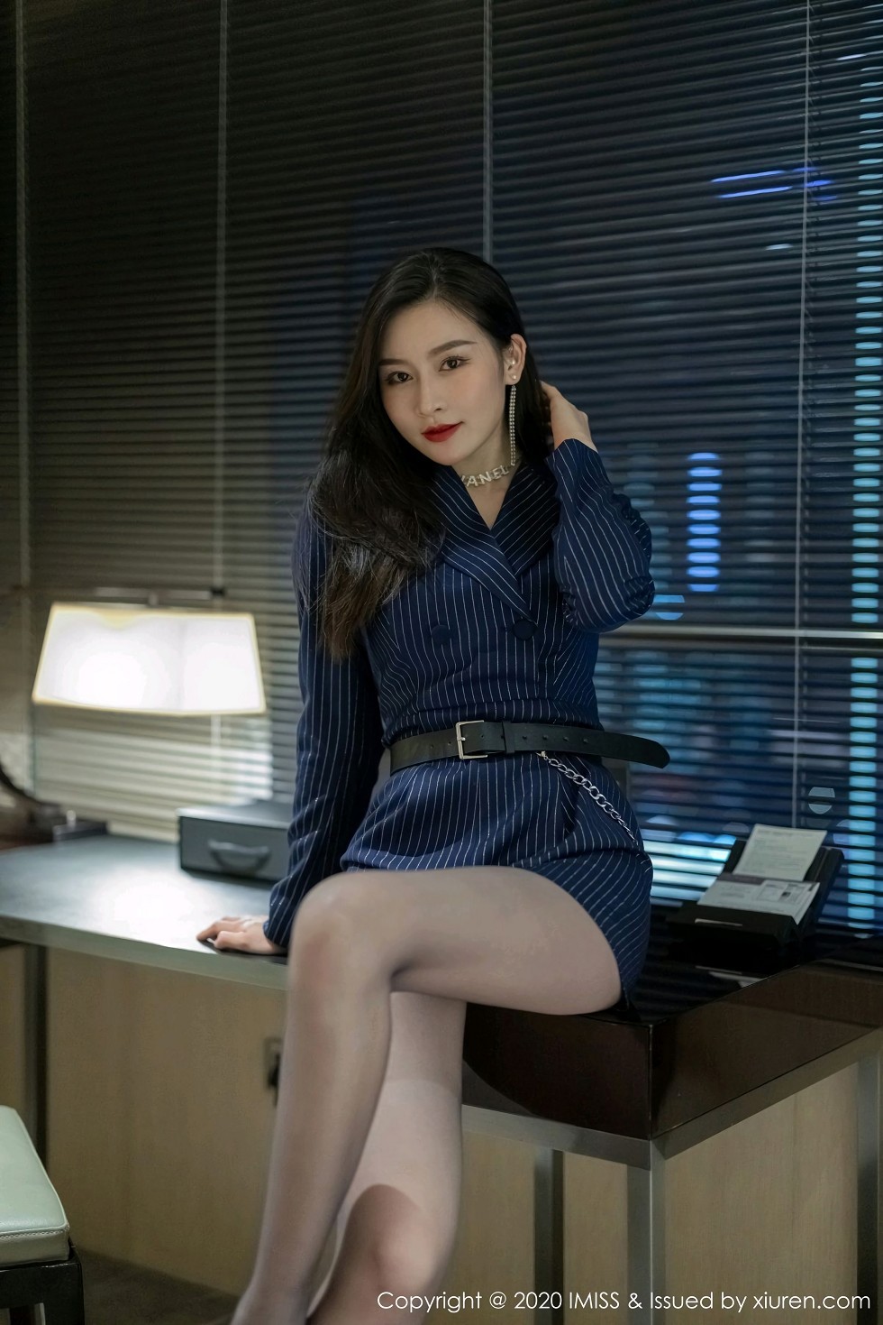 [IMISS爱蜜社]Vol.522_新人模特Sia私房黑色束身内衣配吊带黑丝袜极致魅惑写真77P