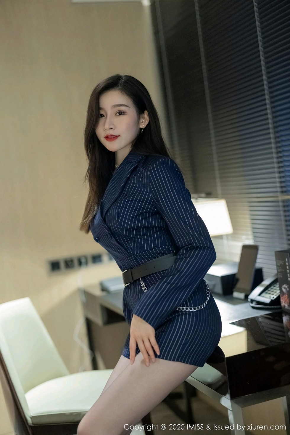 [IMISS爱蜜社]Vol.522_新人模特Sia私房黑色束身内衣配吊带黑丝袜极致魅惑写真77P