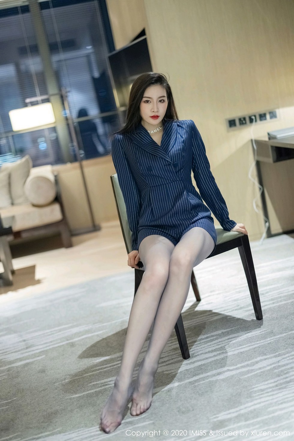 [IMISS爱蜜社]Vol.522_新人模特Sia私房黑色束身内衣配吊带黑丝袜极致魅惑写真77P