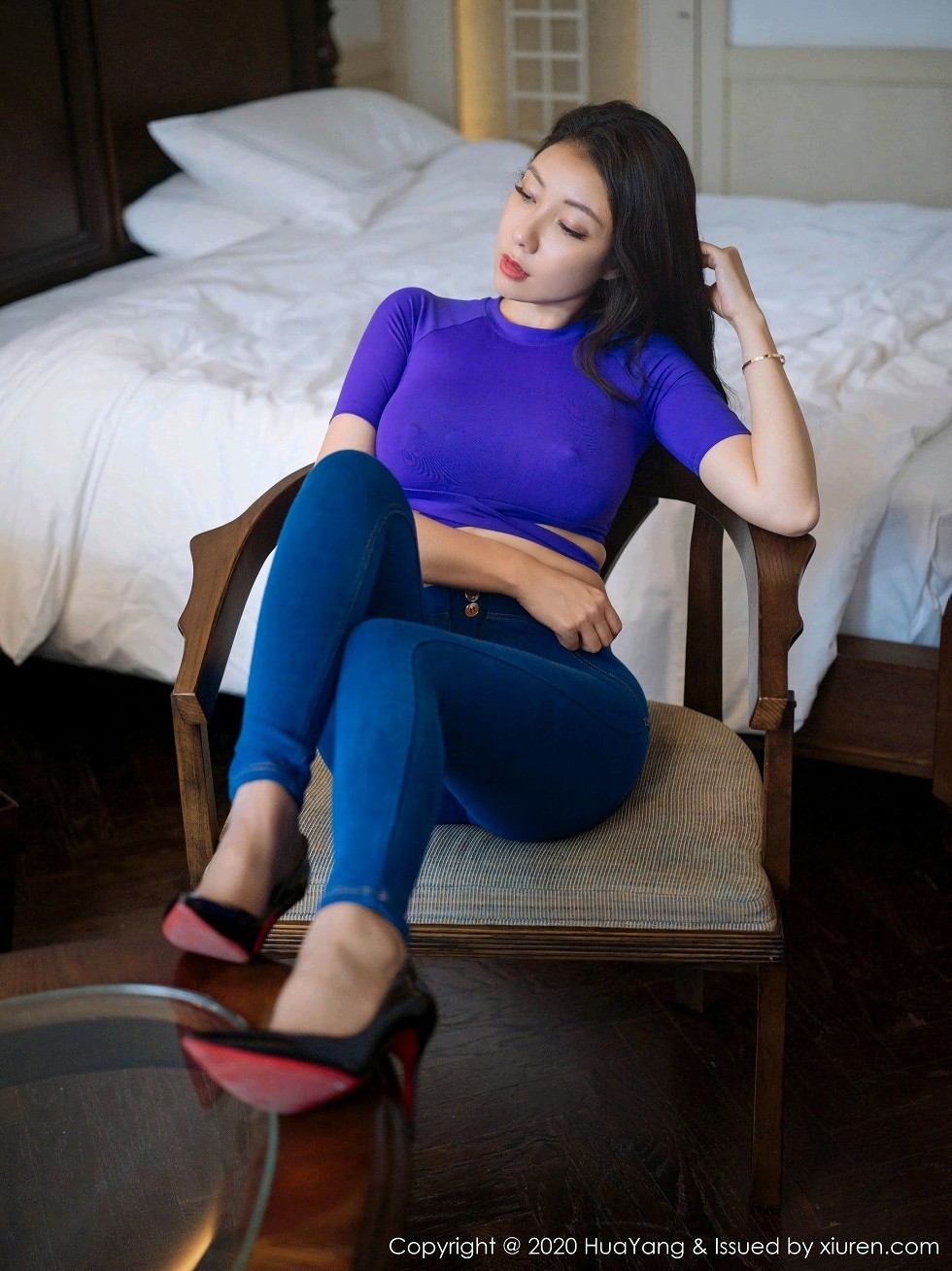 [HuaYang花漾]Vol.317_嫩模果儿Victoria杭州旅拍半脱牛仔裤露黑丝裤袜诱惑写真43P