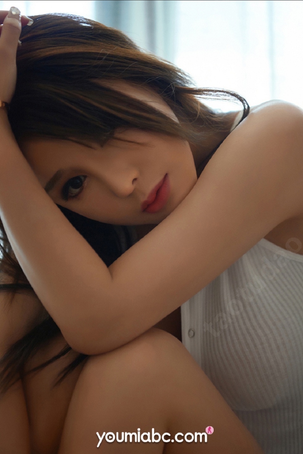 [YouMi尤蜜]Vol.425_嫩模李多多私房白色高叉连体内衣秀豪乳翘臀撩人诱惑写真35P