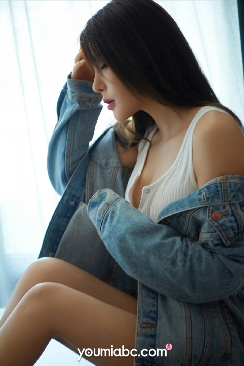 [YouMi尤蜜]Vol.425_嫩模李多多私房白色高叉连体内衣秀豪乳翘臀撩人诱惑写真35P