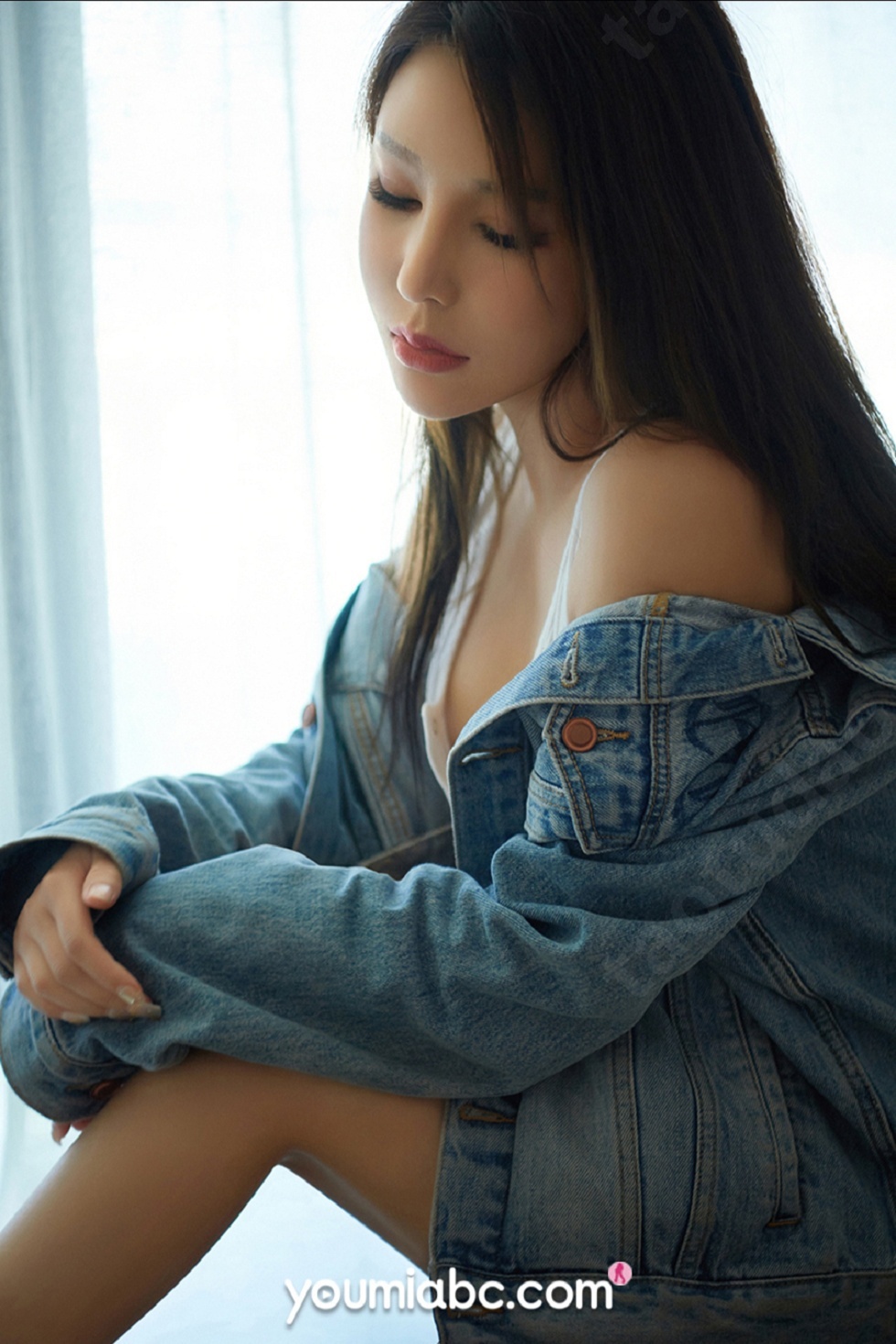 [YouMi尤蜜]Vol.425_嫩模李多多私房白色高叉连体内衣秀豪乳翘臀撩人诱惑写真35P