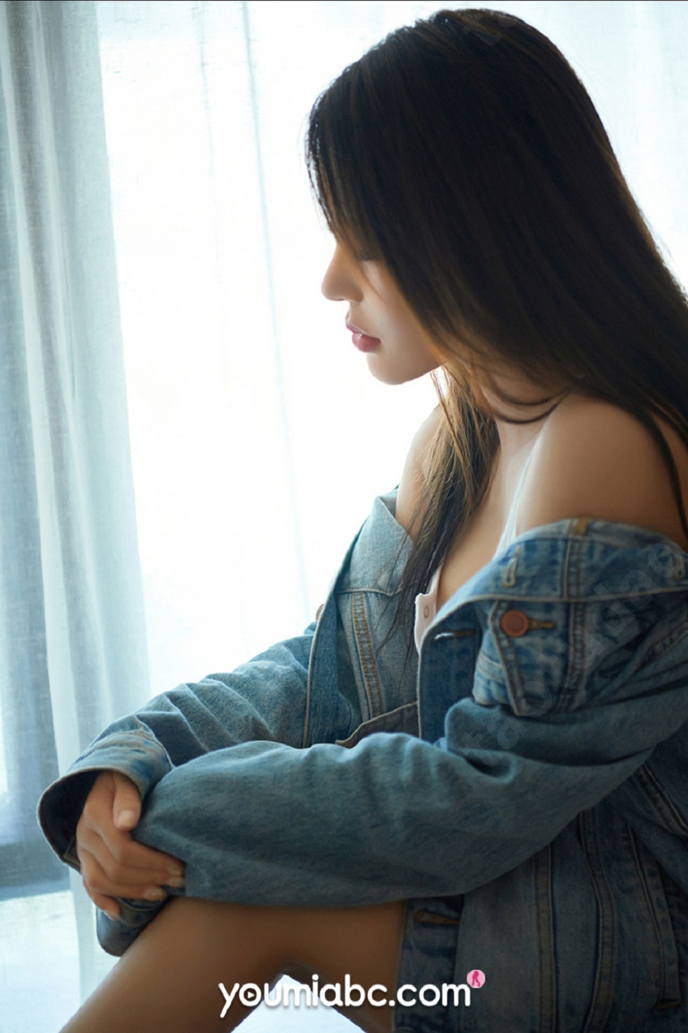 [YouMi尤蜜]Vol.425_嫩模李多多私房白色高叉连体内衣秀豪乳翘臀撩人诱惑写真35P