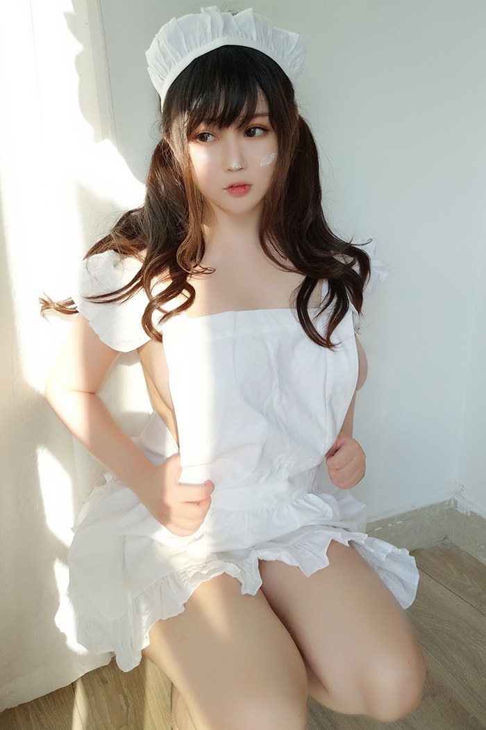 少女厨娘依酱完美巨乳不经意侧漏(图13)