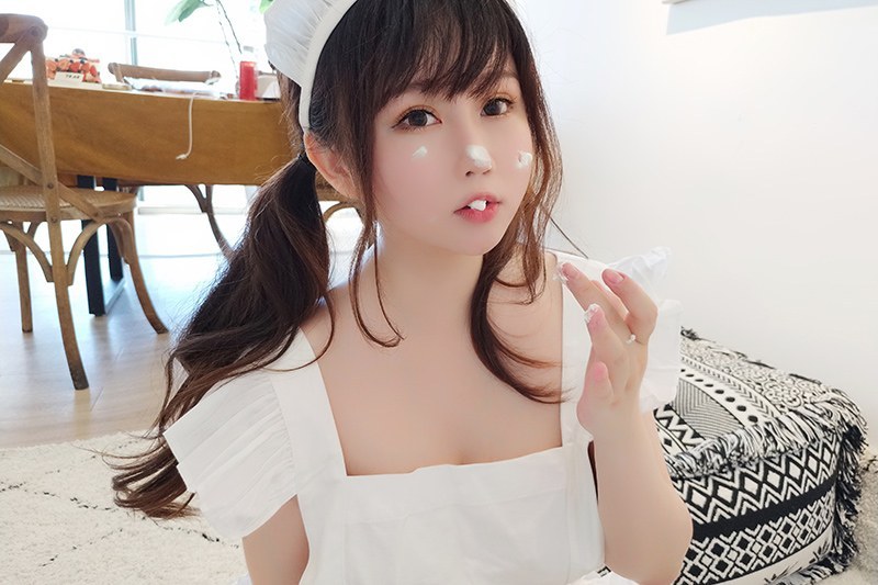 少女厨娘依酱完美巨乳不经意侧漏(图8)