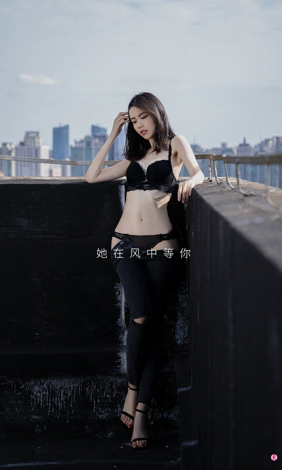 [Ugirls爱尤物]No.1965_嫩模欧阳美萱私房黑色蕾丝内衣秀完美身材迷人诱惑写真35P