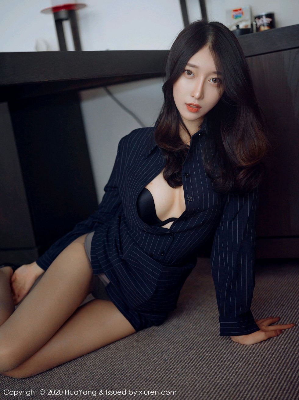 [HuaYang花漾]Vol.320_丽质模特玥儿玥er杭州旅拍优雅职业装半脱露性感内衣写真51P