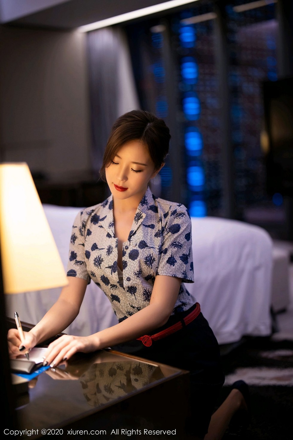 [XiaoYu画语界]Vol.407_嫩模杨紫嫣Cynthia空乘制服主题性感内衣配黑丝裤袜诱惑写真82P