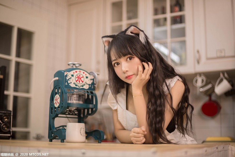 [喵糖映画]Vol.296_性感厨房猫娘私房白色女仆装低胸秀完美身材傲人豪乳诱惑写真20P
