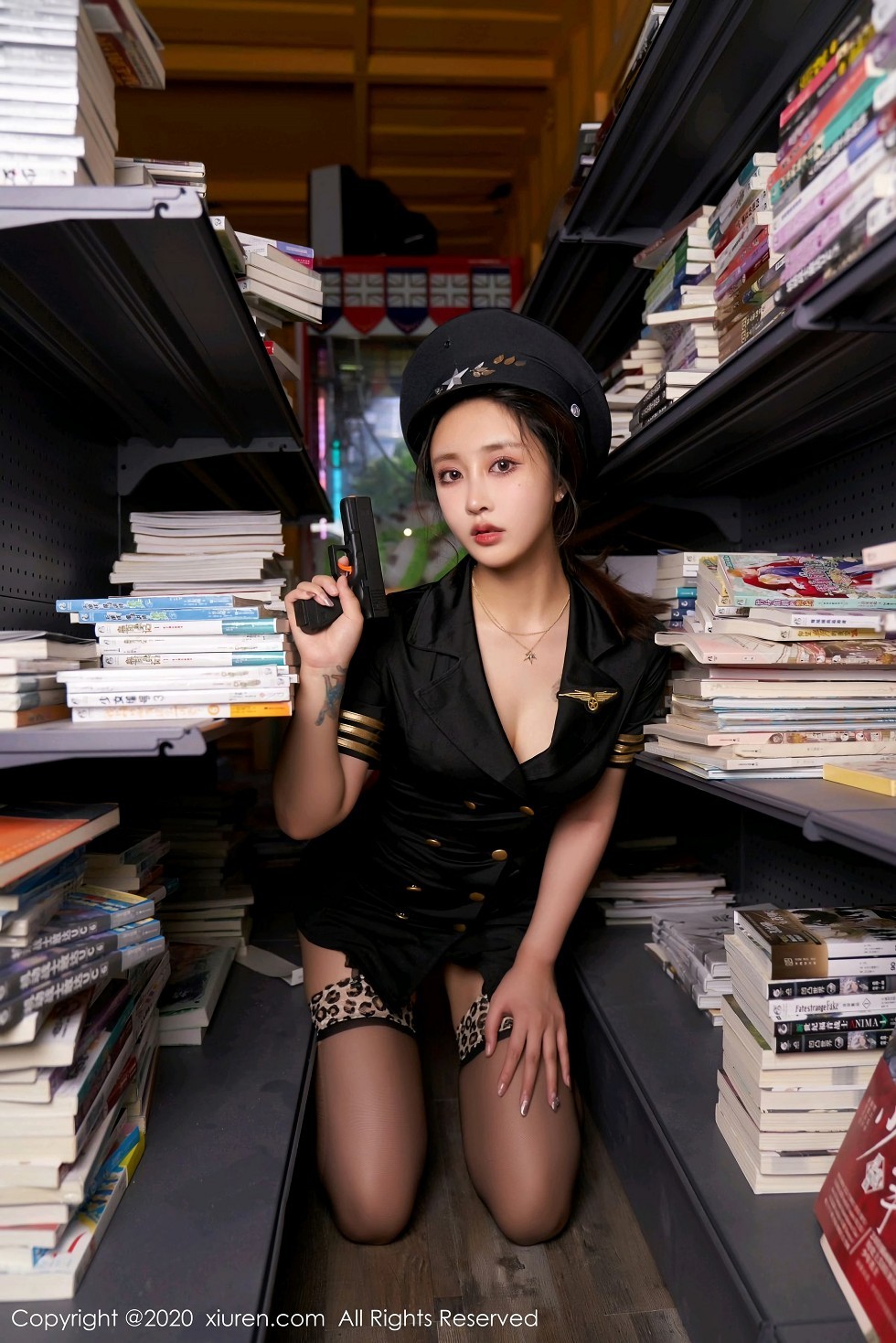 XiuRen第2782期_嫩模林子欣Freya心愿旅拍女特务剧情性感服饰配黑丝袜诱惑写真47P