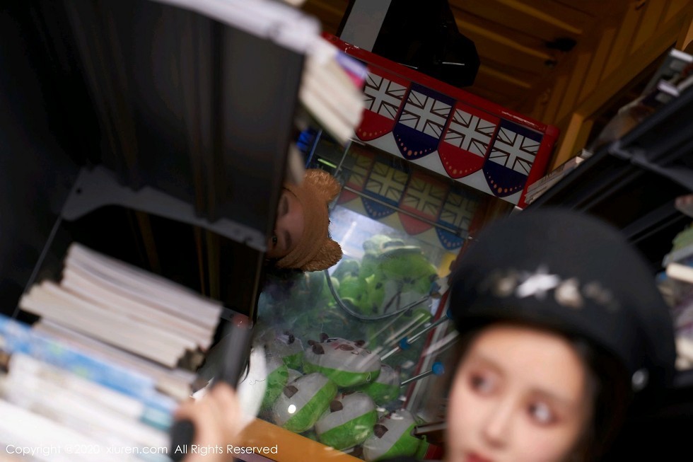 XiuRen第2782期_嫩模林子欣Freya心愿旅拍女特务剧情性感服饰配黑丝袜诱惑写真47P