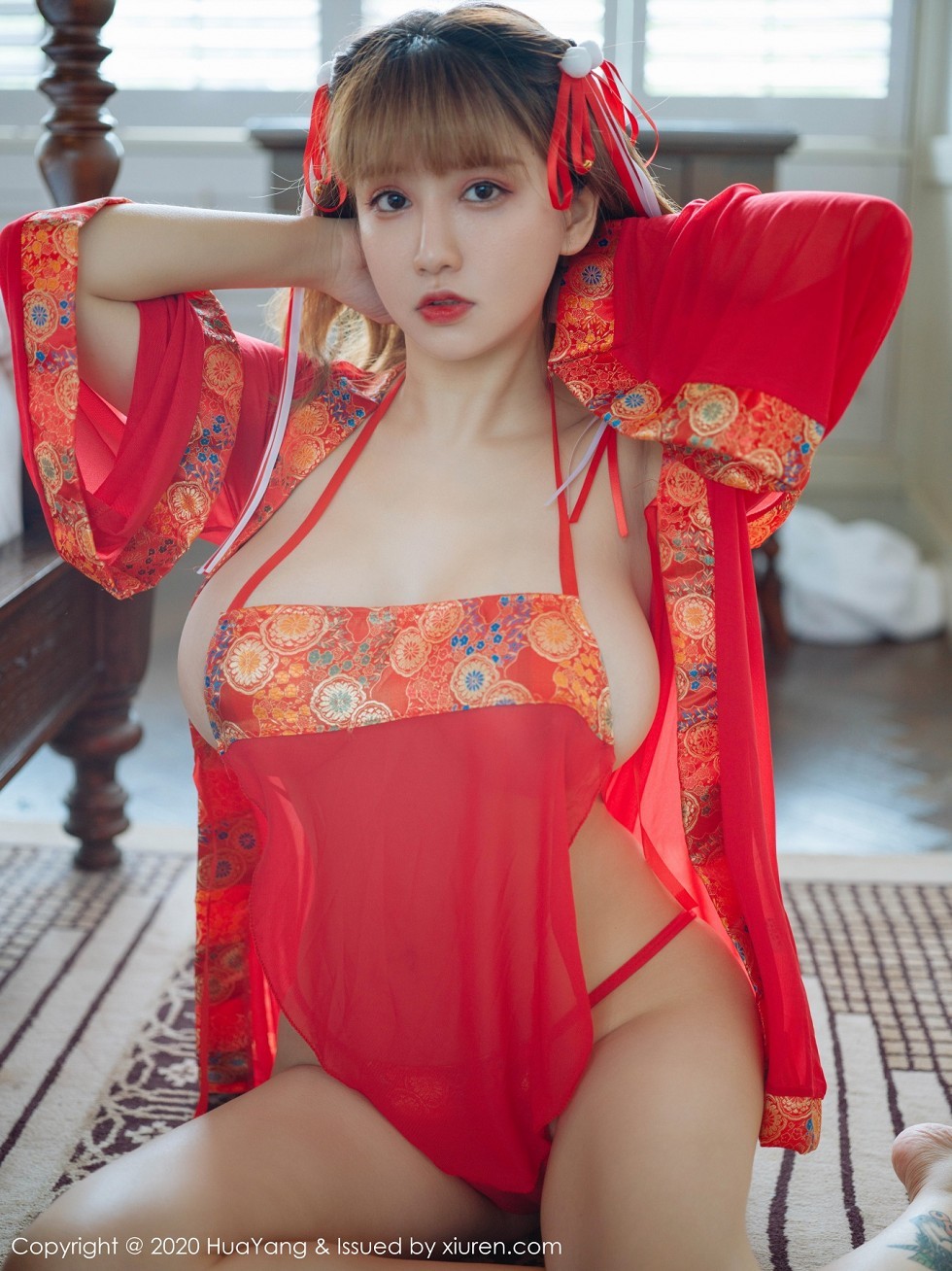 [HuaYang花漾]Vol.321_嫩模周大萌杭州旅拍鲜红服饰主题真空肚兜秀惹火身材诱惑写真40P