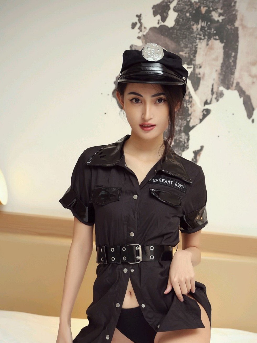 XiuRen第2783期_嫩模陈舒羽情趣警花制服主题性感黑色内衣半脱露豪乳诱惑写真30P