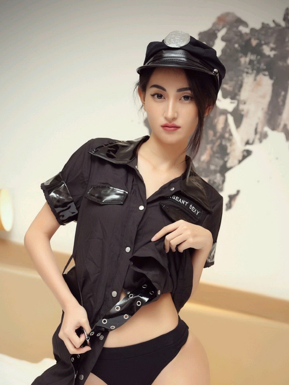 XiuRen第2783期_嫩模陈舒羽情趣警花制服主题性感黑色内衣半脱露豪乳诱惑写真30P