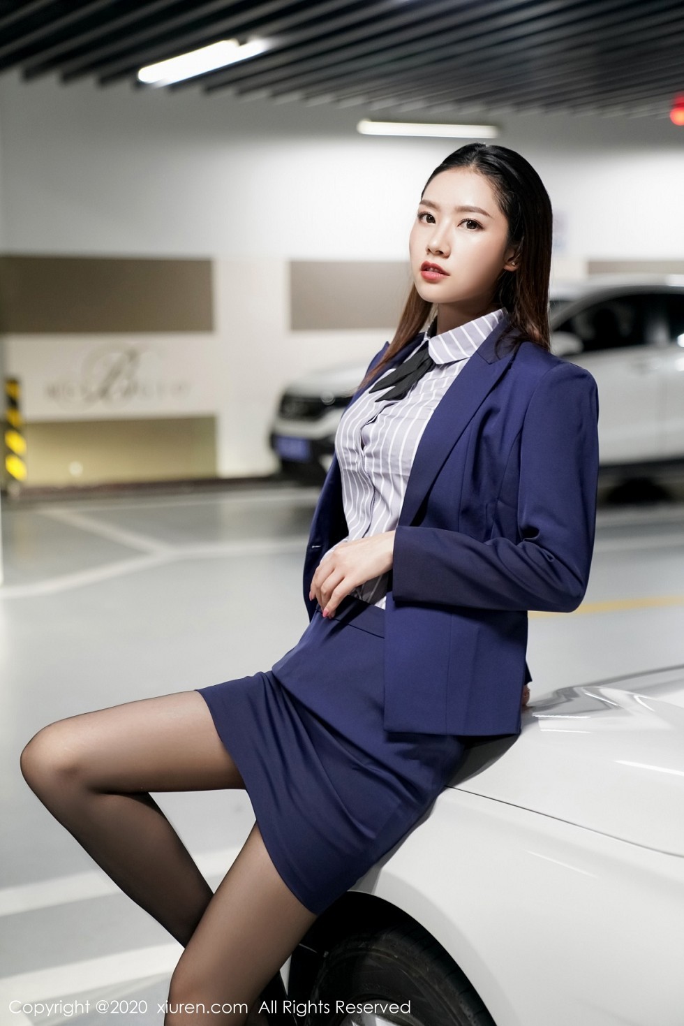 XiuRen第2784期_嫩模方子萱职场秘书OL主题私房半脱露性感黑色内衣秀高挑身材写真81P