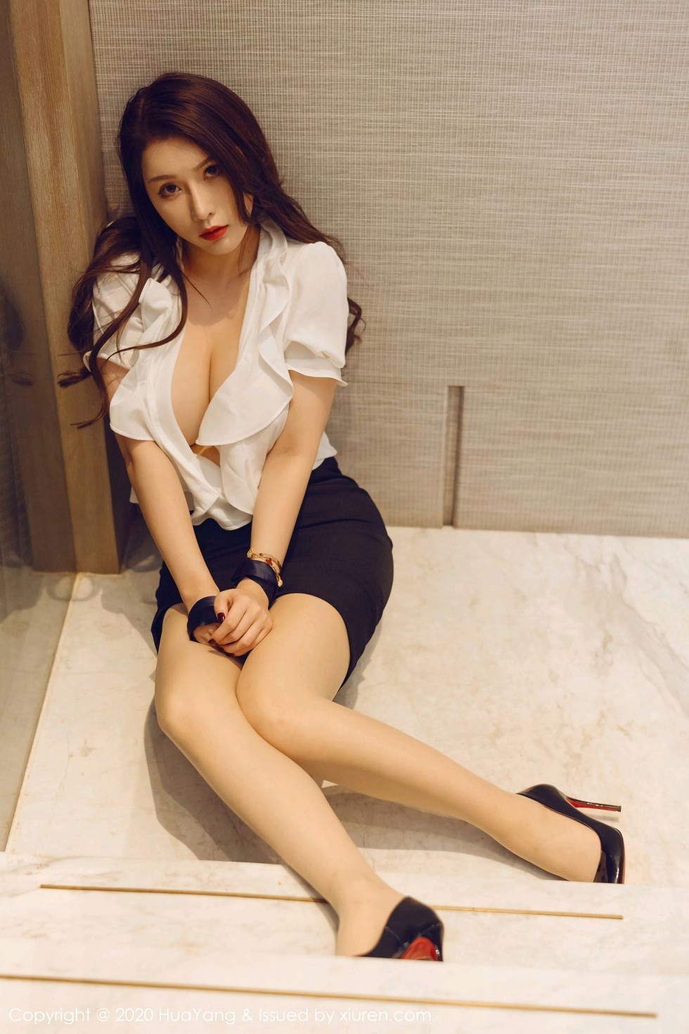[HuaYang花漾]Vol.322_女神Egg-尤妮丝西双版纳旅拍白衬衫OL主题开档肉丝裤袜诱惑写真60P