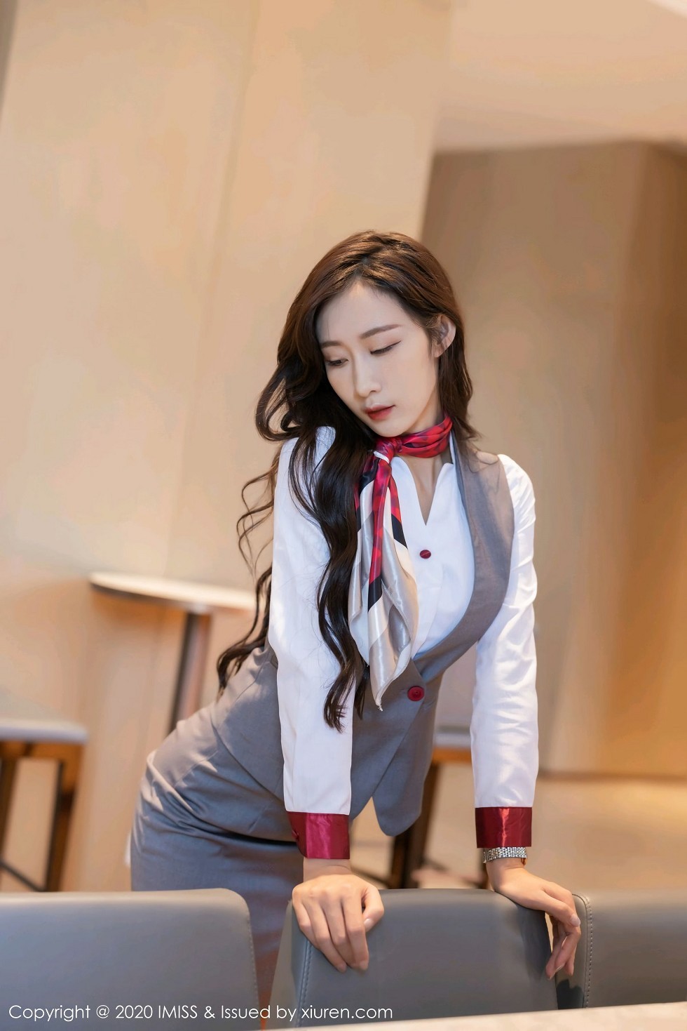 [IMISS爱蜜社]Vol.524_新人模特萌白酱空姐制服主题私房半脱露开档灰丝裤袜诱惑写真60P