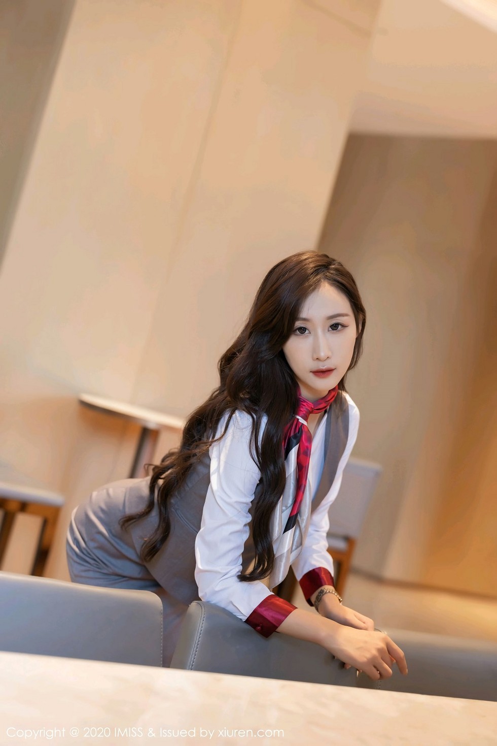 [IMISS爱蜜社]Vol.524_新人模特萌白酱空姐制服主题私房半脱露开档灰丝裤袜诱惑写真60P