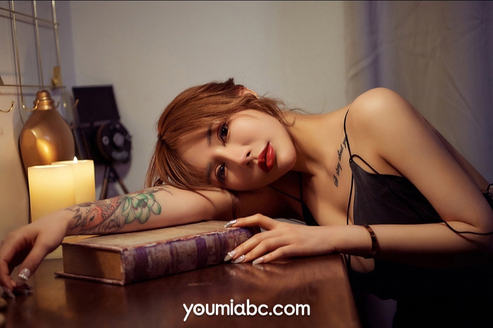 [YouMi尤蜜]Vol.448_嫩模可可私房黑色吊带睡衣配黑色丁字裤秀豪乳翘臀诱惑写真31P