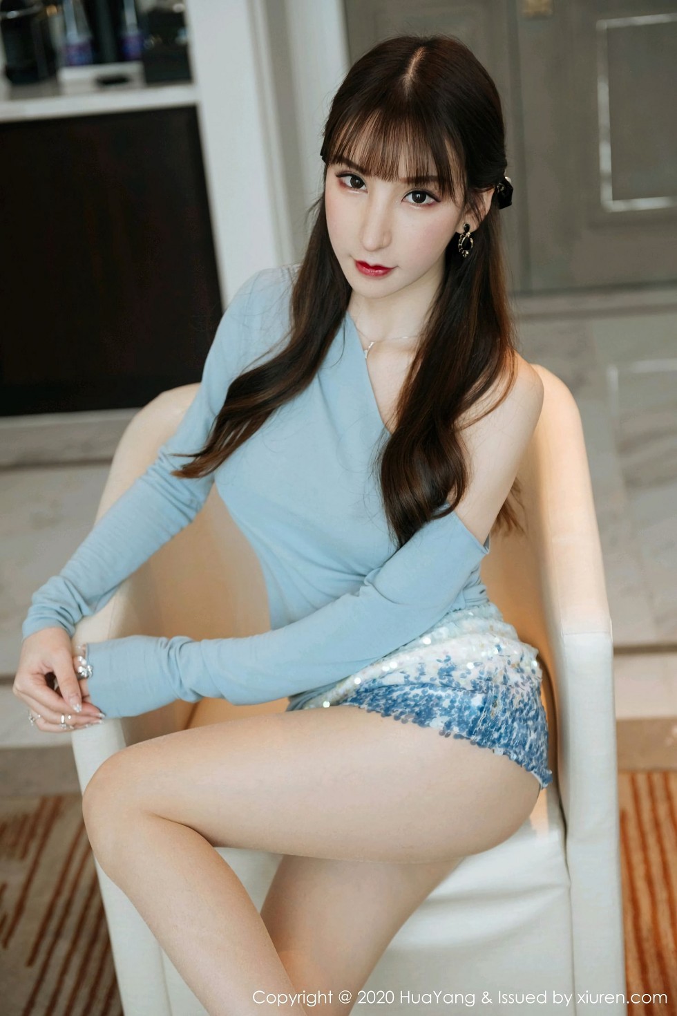 [HuaYang花漾]Vol.325_女神周于希Sandy私房典雅服饰半脱露肉丝裤袜撩人诱惑写真71P