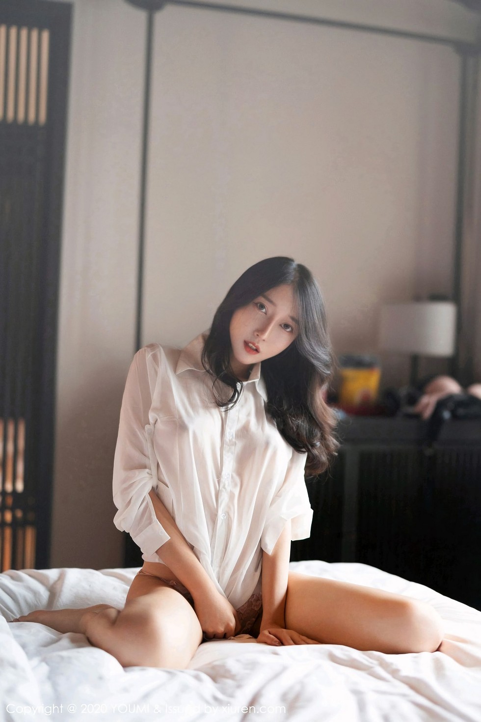 [YouMi尤蜜荟]Vol.560_丽质美人玥儿玥er杭州旅拍薄透白衬衫配蕾丝内裤撩人诱惑写真64P