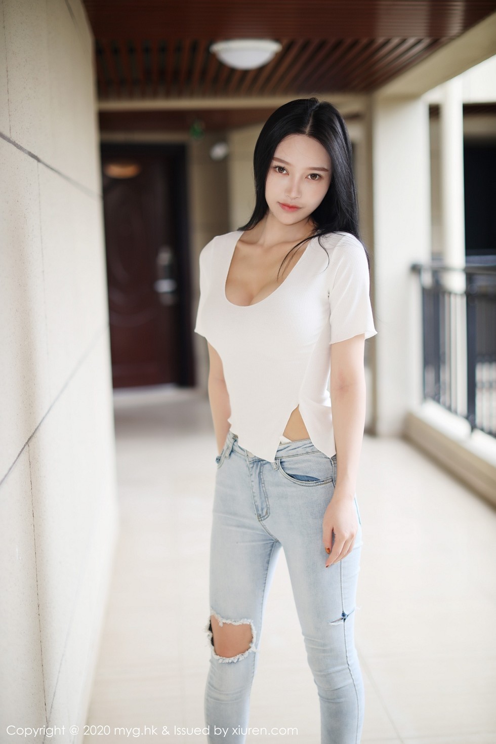 [MyGirl美媛馆]Vol.459_女神唐琪儿私房破烂紧身牛仔裤半脱露翘臀撩人诱惑写真72P