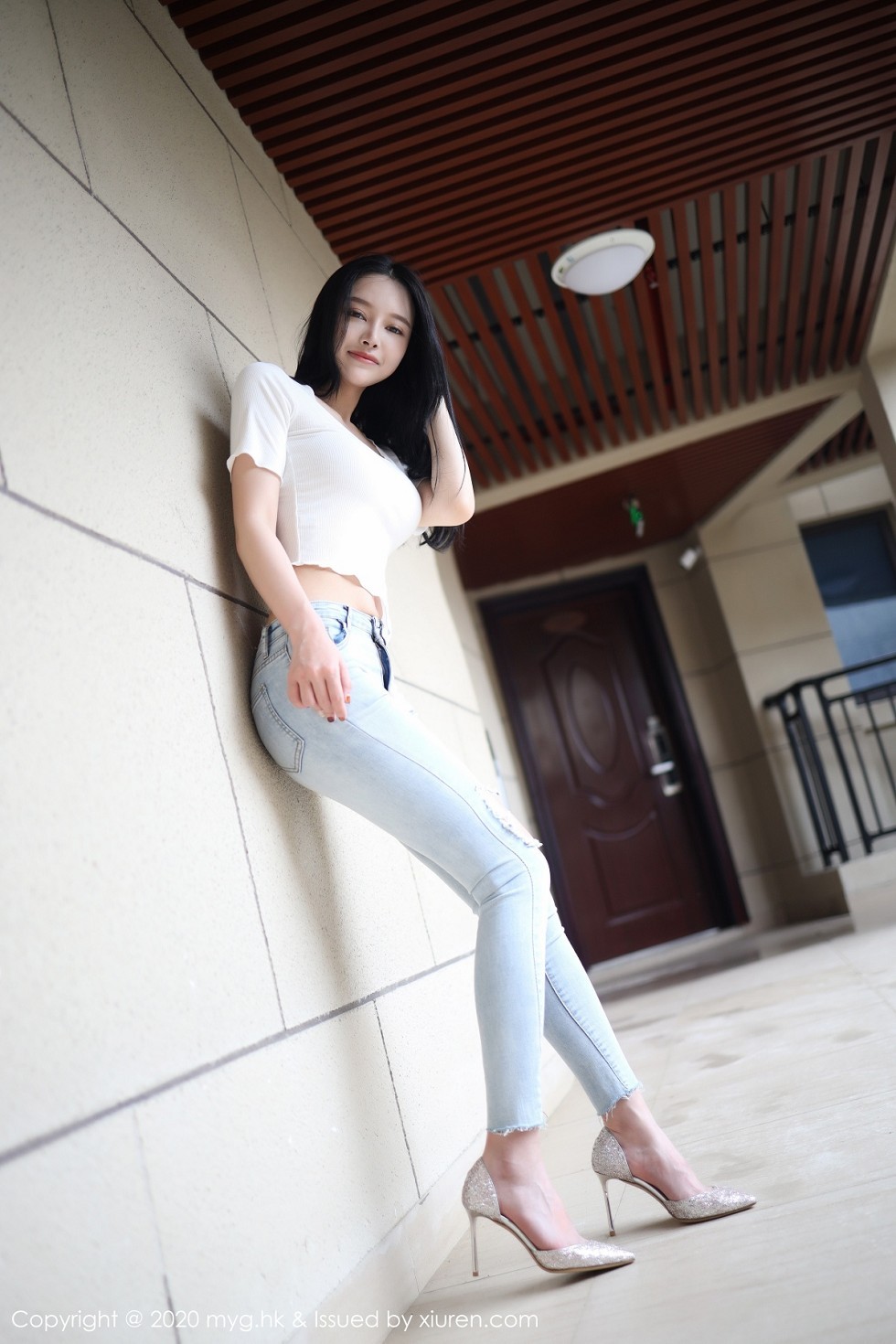 [MyGirl美媛馆]Vol.459_女神唐琪儿私房破烂紧身牛仔裤半脱露翘臀撩人诱惑写真72P