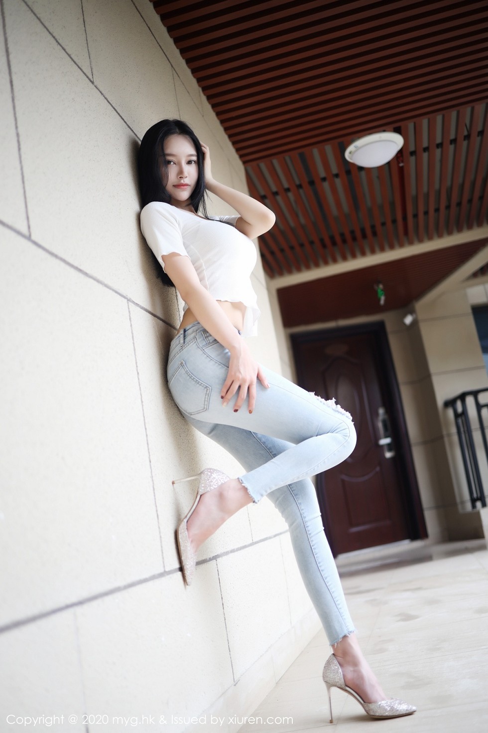 [MyGirl美媛馆]Vol.459_女神唐琪儿私房破烂紧身牛仔裤半脱露翘臀撩人诱惑写真72P