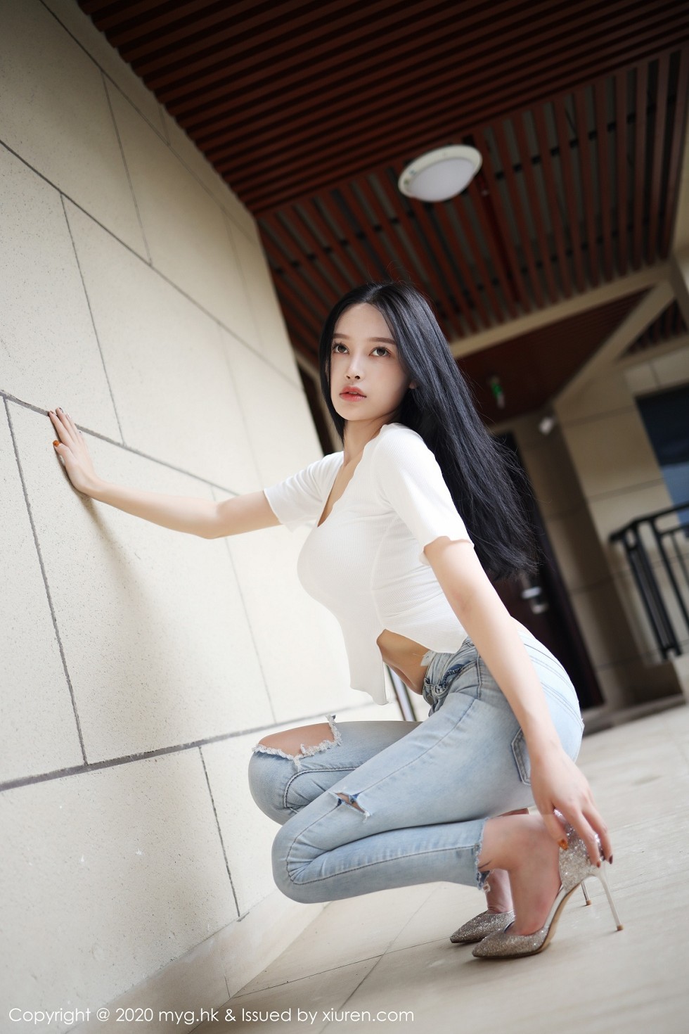 [MyGirl美媛馆]Vol.459_女神唐琪儿私房破烂紧身牛仔裤半脱露翘臀撩人诱惑写真72P
