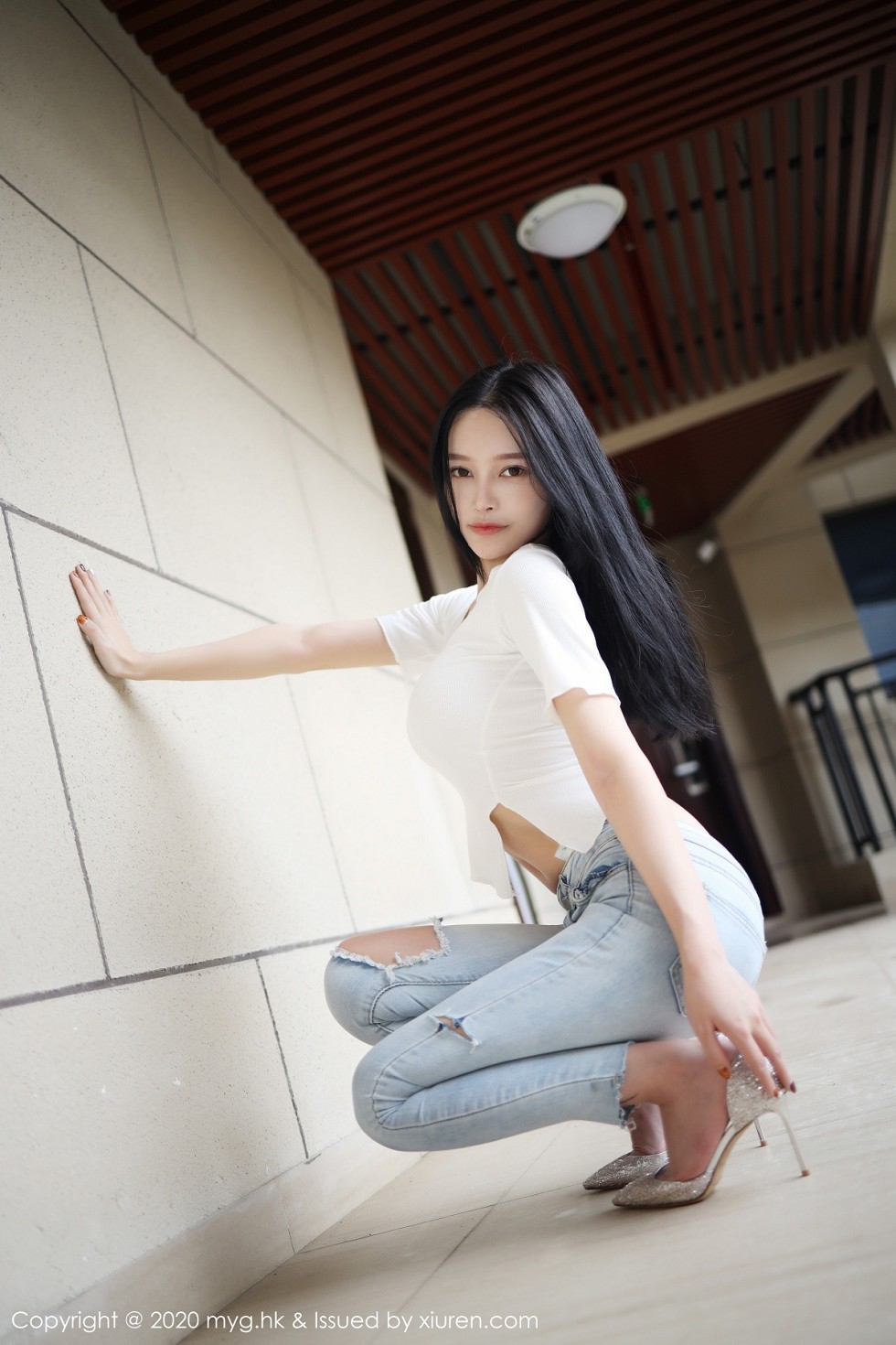 [MyGirl美媛馆]Vol.459_女神唐琪儿私房破烂紧身牛仔裤半脱露翘臀撩人诱惑写真72P