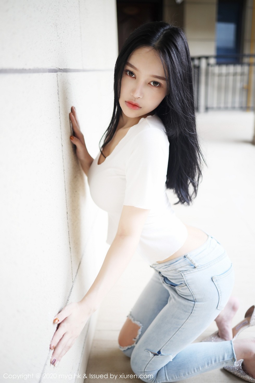 [MyGirl美媛馆]Vol.459_女神唐琪儿私房破烂紧身牛仔裤半脱露翘臀撩人诱惑写真72P
