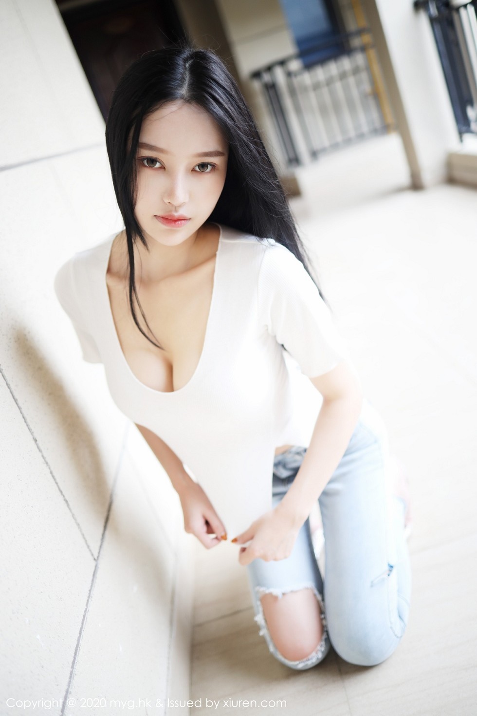 [MyGirl美媛馆]Vol.459_女神唐琪儿私房破烂紧身牛仔裤半脱露翘臀撩人诱惑写真72P
