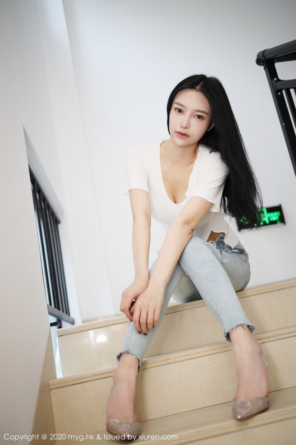 [MyGirl美媛馆]Vol.459_女神唐琪儿私房破烂紧身牛仔裤半脱露翘臀撩人诱惑写真72P