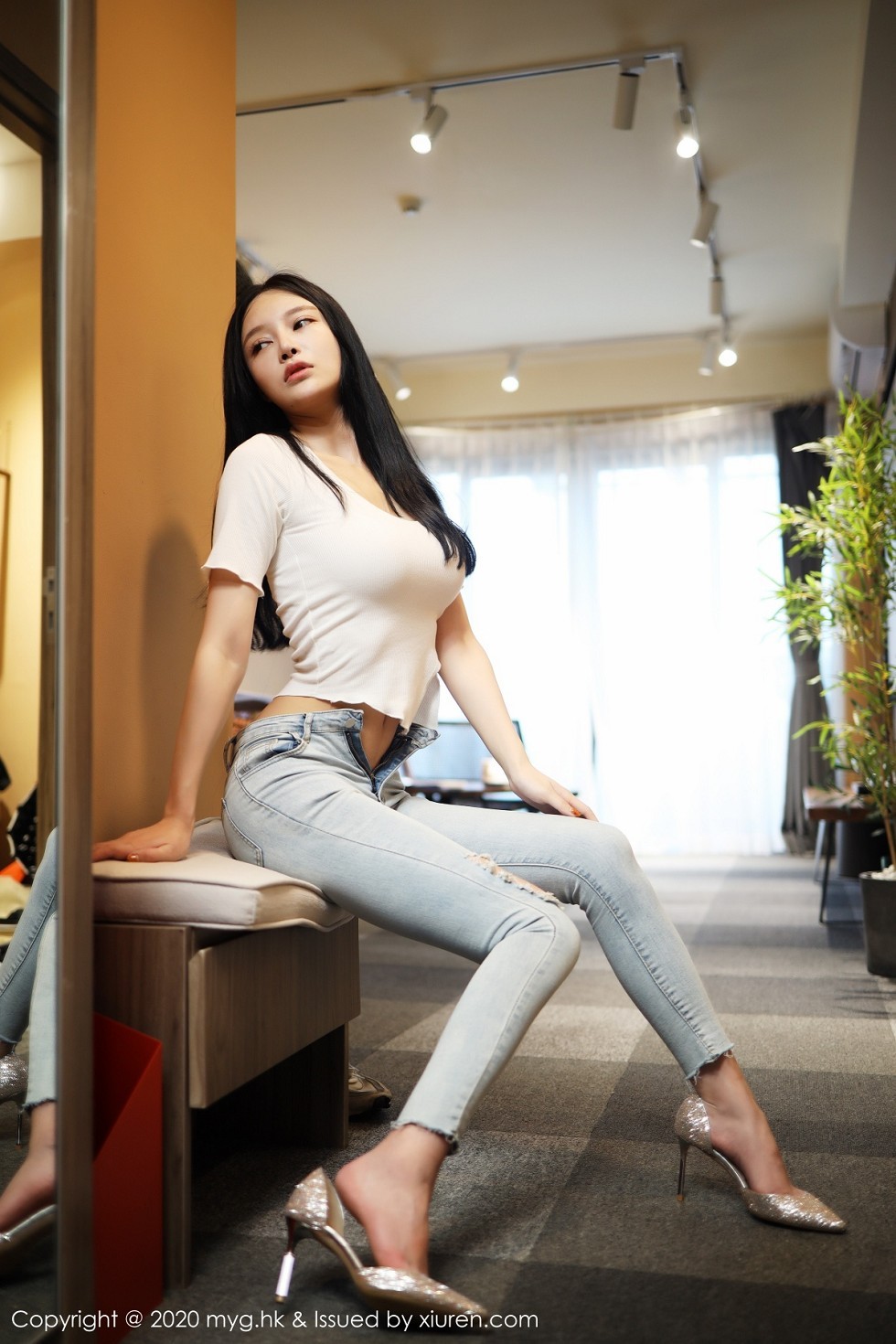 [MyGirl美媛馆]Vol.459_女神唐琪儿私房破烂紧身牛仔裤半脱露翘臀撩人诱惑写真72P