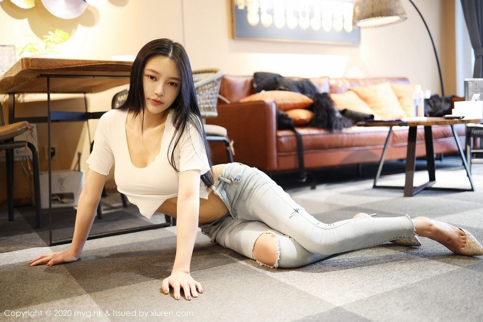 [MyGirl美媛馆]Vol.459_女神唐琪儿私房破烂紧身牛仔裤半脱露翘臀撩人诱惑写真72P