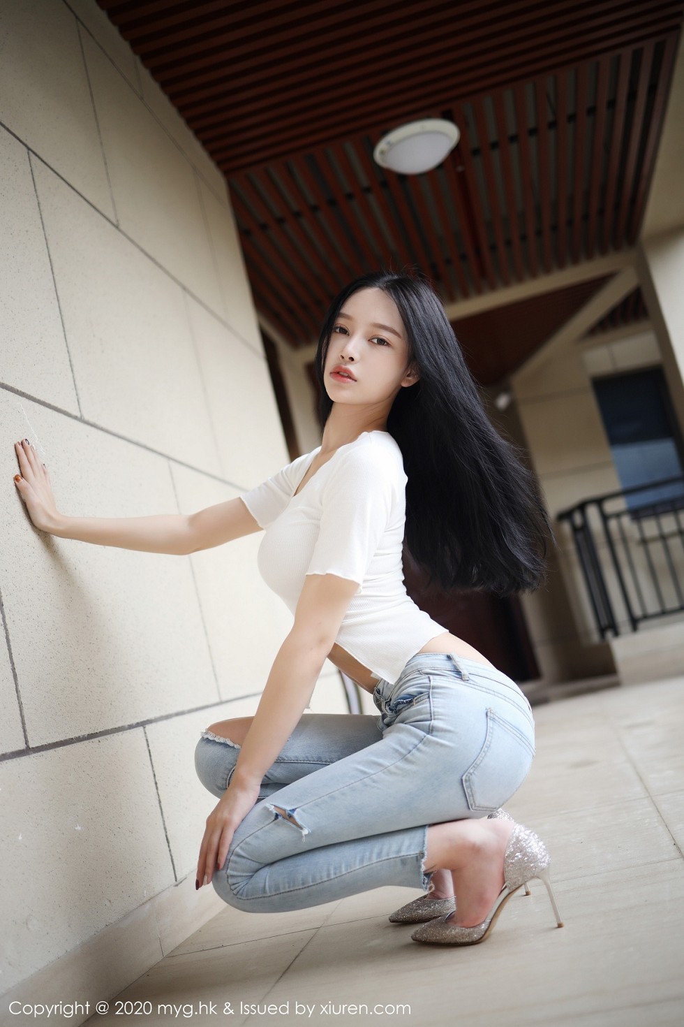 [MyGirl美媛馆]Vol.459_女神唐琪儿私房破烂紧身牛仔裤半脱露翘臀撩人诱惑写真72P