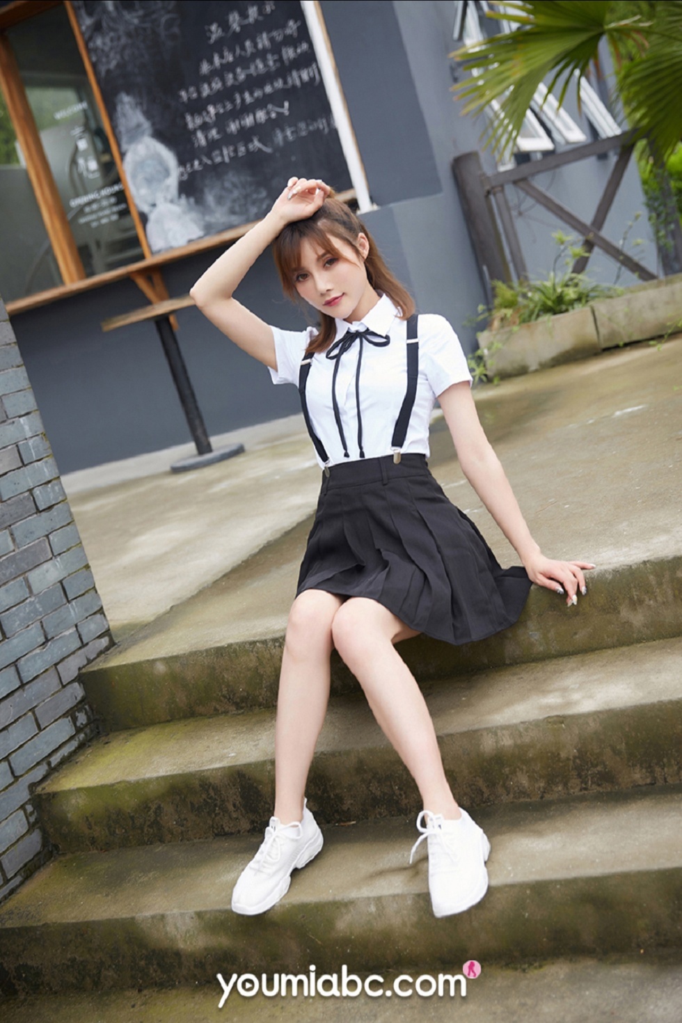 [YouMi尤蜜]Vol.454_嫩模奶茶Emily户外火辣女特工主题性感白衬衣半脱诱惑写真35P