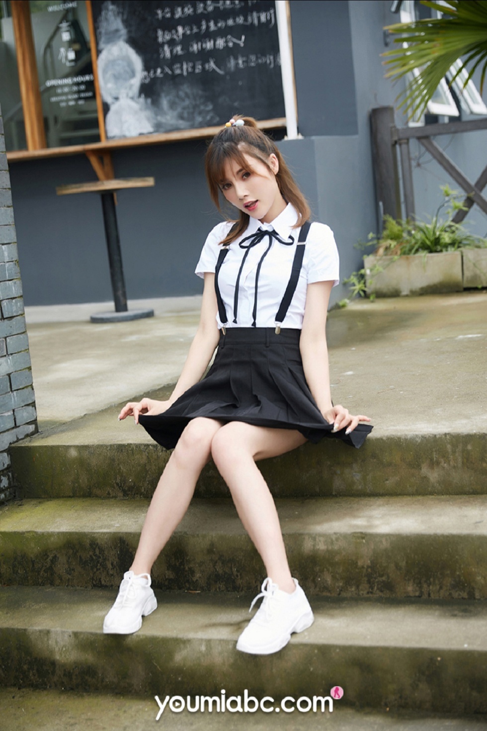 [YouMi尤蜜]Vol.454_嫩模奶茶Emily户外火辣女特工主题性感白衬衣半脱诱惑写真35P