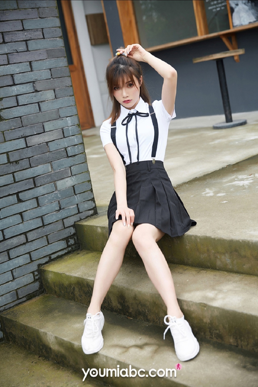 [YouMi尤蜜]Vol.454_嫩模奶茶Emily户外火辣女特工主题性感白衬衣半脱诱惑写真35P