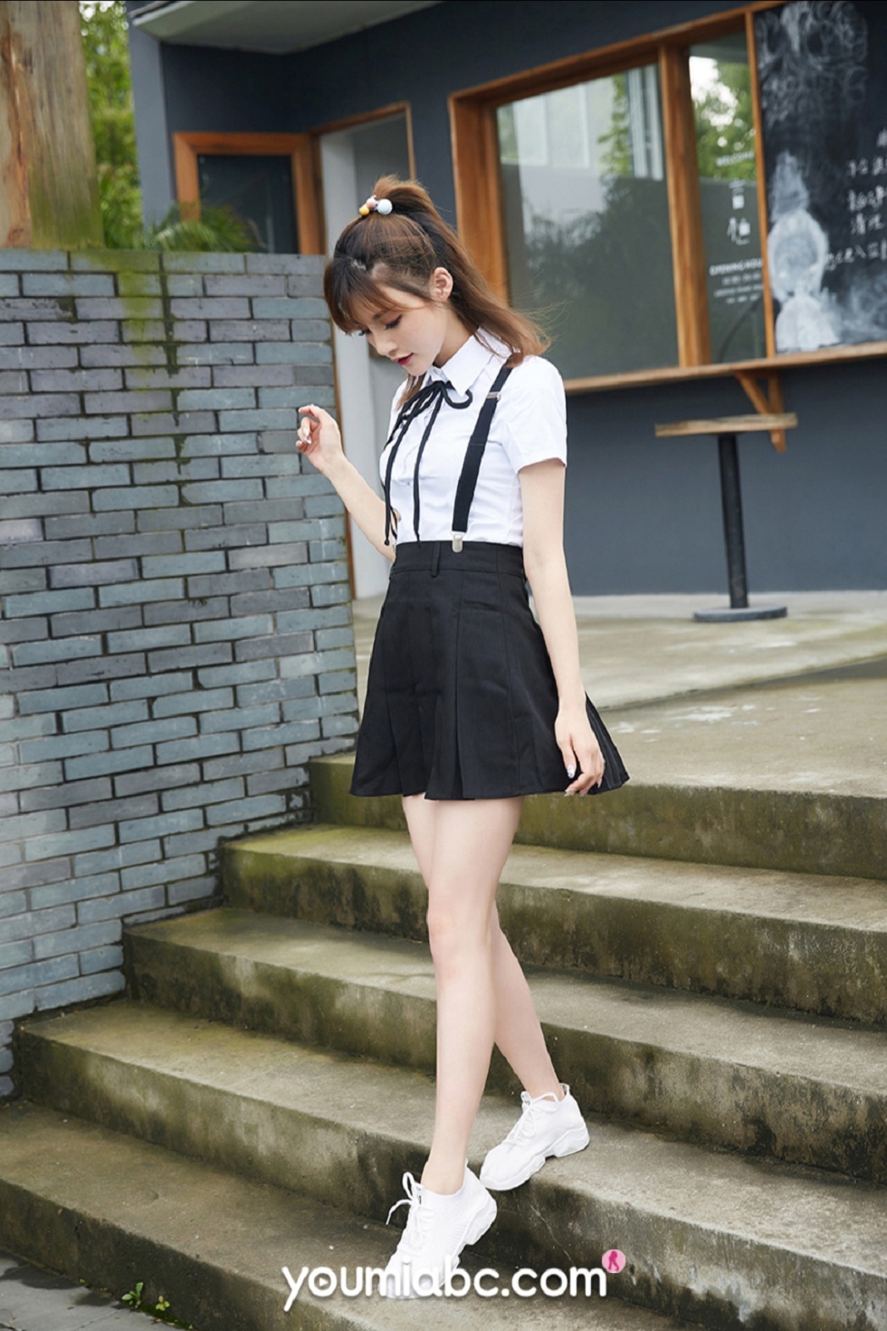 [YouMi尤蜜]Vol.454_嫩模奶茶Emily户外火辣女特工主题性感白衬衣半脱诱惑写真35P