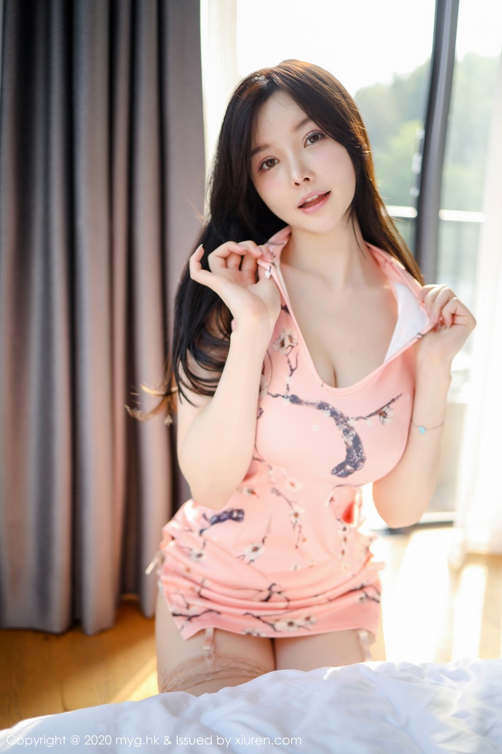 [MyGirl美媛馆]Vol.460_女神糯美子MINI粉色古韵旗袍配粉色蕾丝袜撩人诱惑写真76P