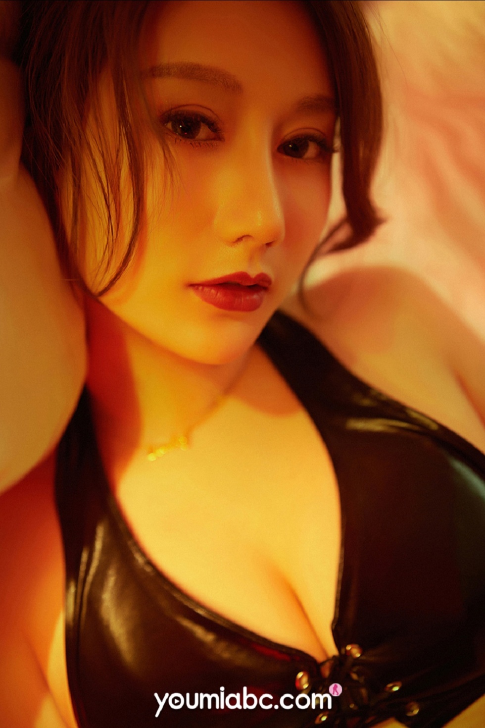 [YouMi尤蜜]Vol.462_嫩模苏小曼捆缚の爱欲主题私房床上黑色皮质内衣撩人诱惑写真22P
