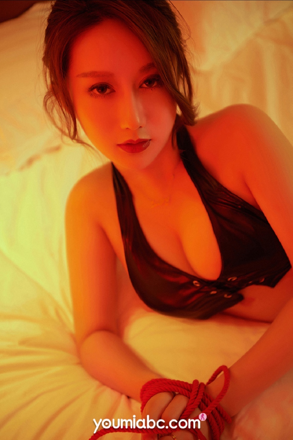 [YouMi尤蜜]Vol.462_嫩模苏小曼捆缚の爱欲主题私房床上黑色皮质内衣撩人诱惑写真22P