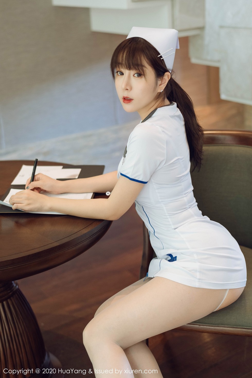 [HuaYang花漾]Vol.330_女神王雨纯西双版纳旅拍性感护士装配开档肉丝裤袜撩人诱惑写真102P