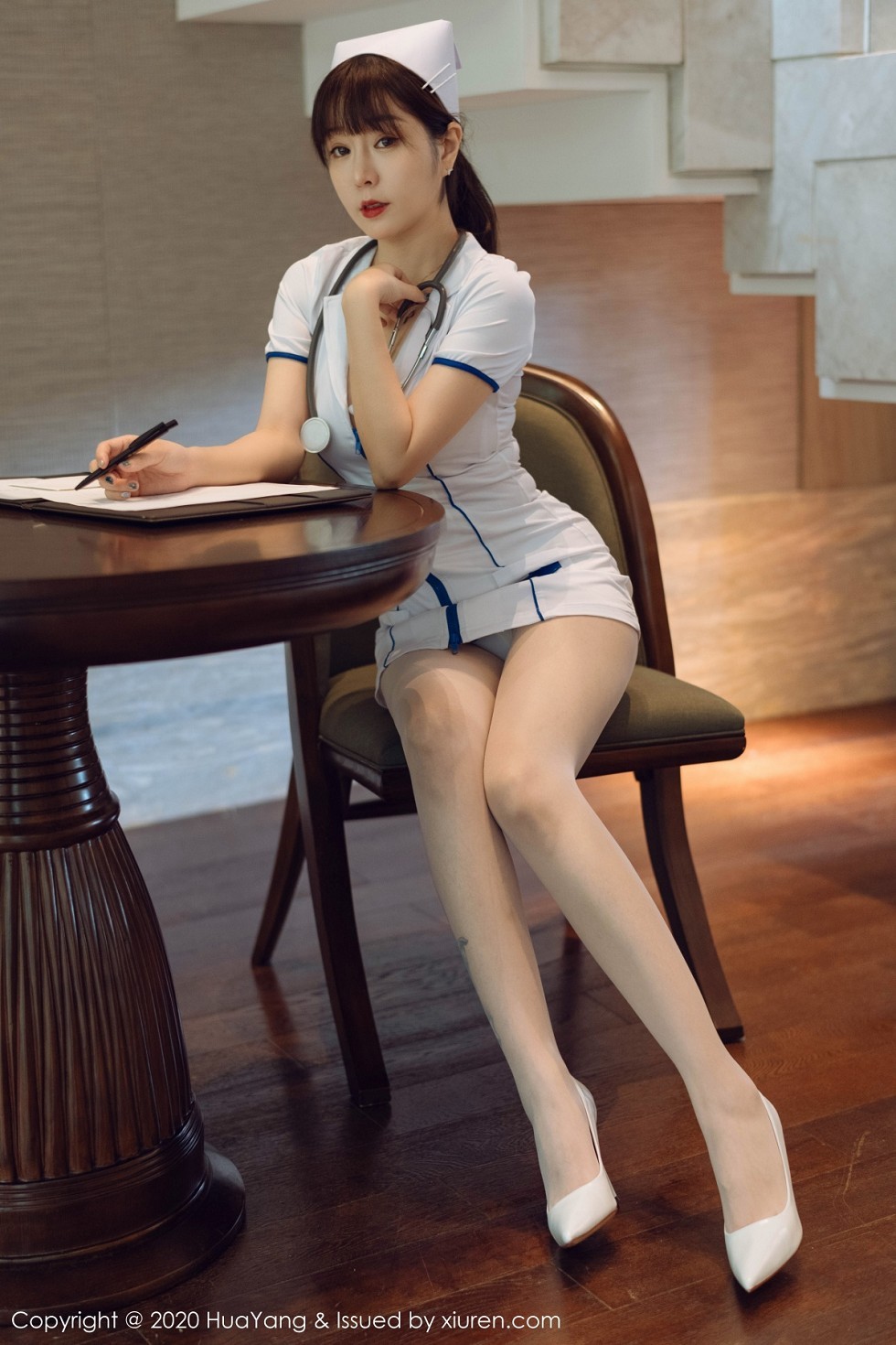 [HuaYang花漾]Vol.330_女神王雨纯西双版纳旅拍性感护士装配开档肉丝裤袜撩人诱惑写真102P