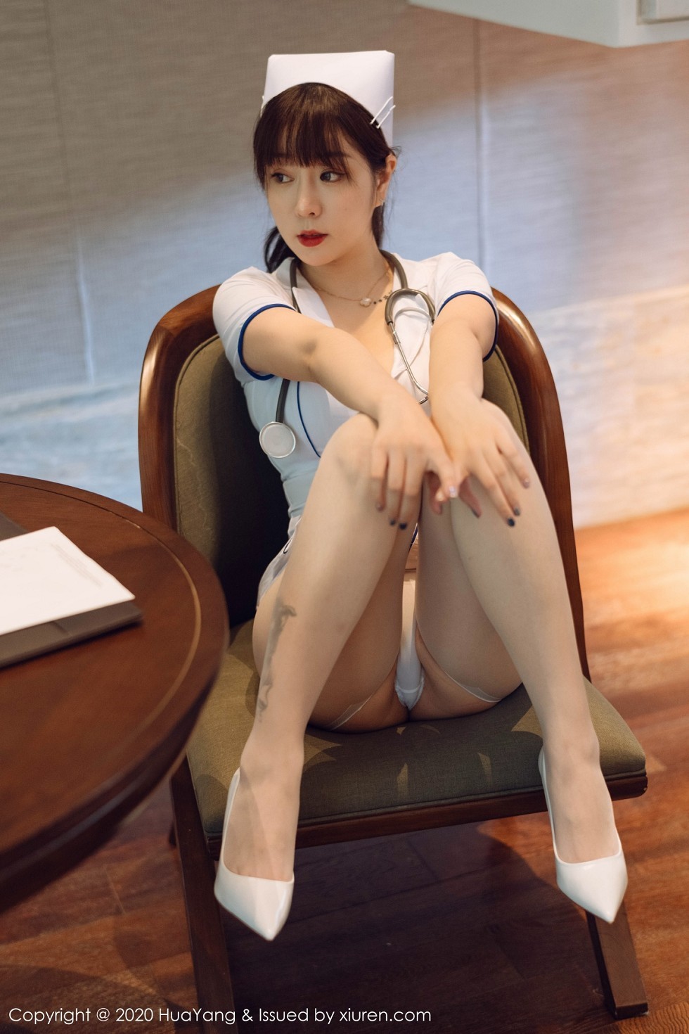 [HuaYang花漾]Vol.330_女神王雨纯西双版纳旅拍性感护士装配开档肉丝裤袜撩人诱惑写真102P