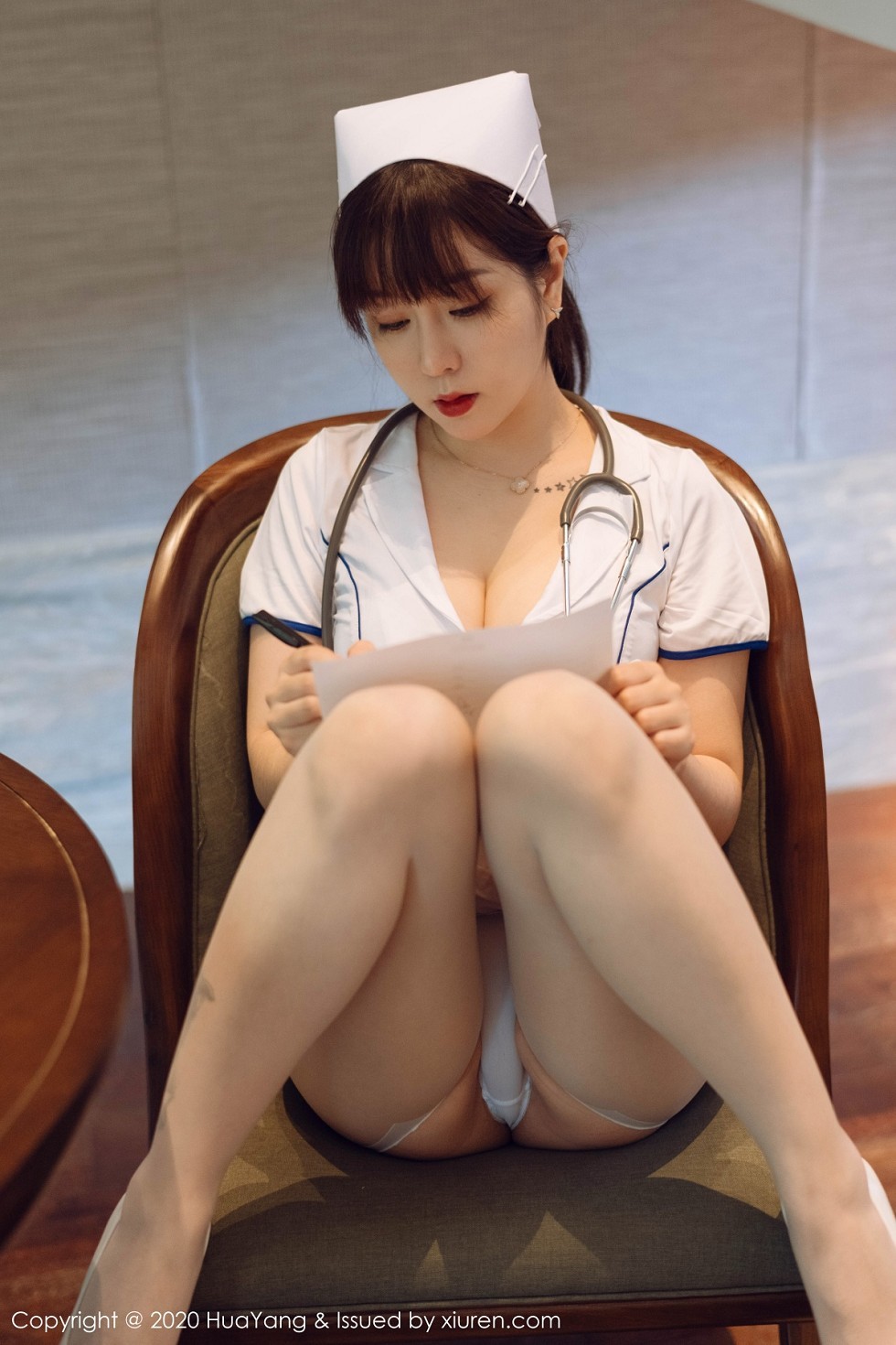 [HuaYang花漾]Vol.330_女神王雨纯西双版纳旅拍性感护士装配开档肉丝裤袜撩人诱惑写真102P