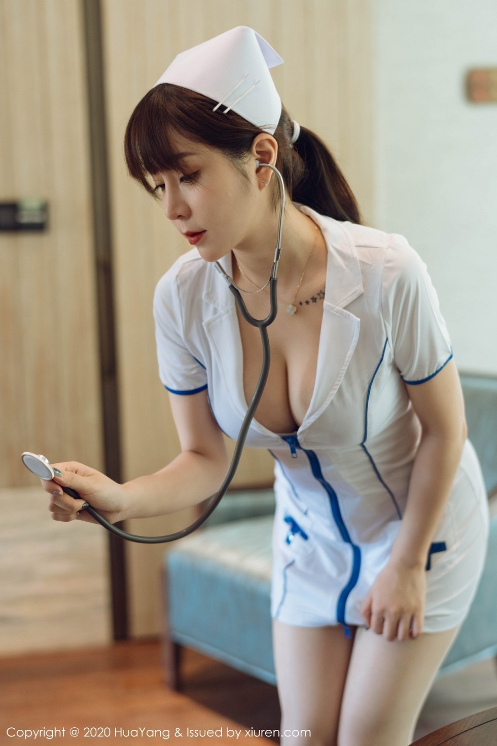 [HuaYang花漾]Vol.330_女神王雨纯西双版纳旅拍性感护士装配开档肉丝裤袜撩人诱惑写真102P